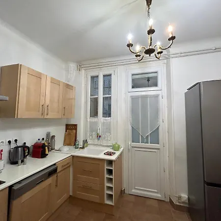 Beautiful And Spacious In Paris